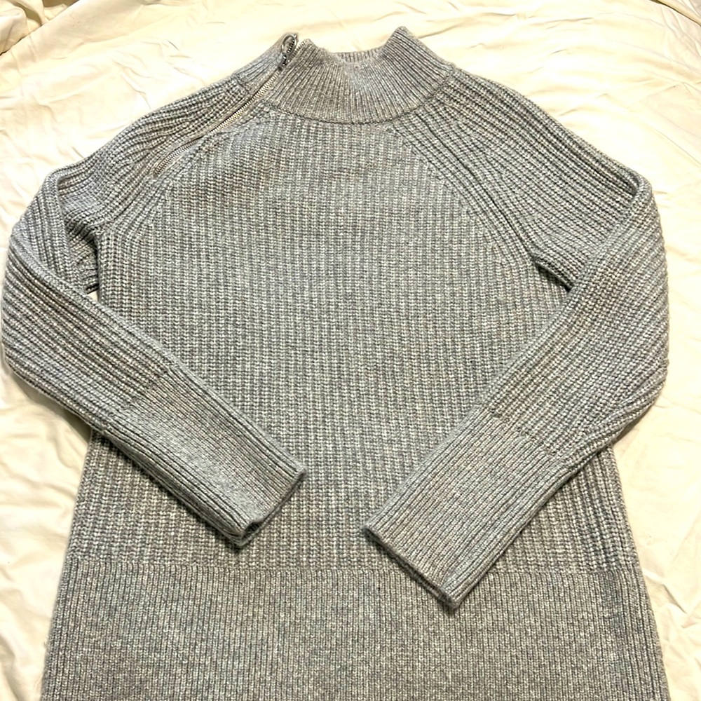 Banana Republic Sweater Size Med